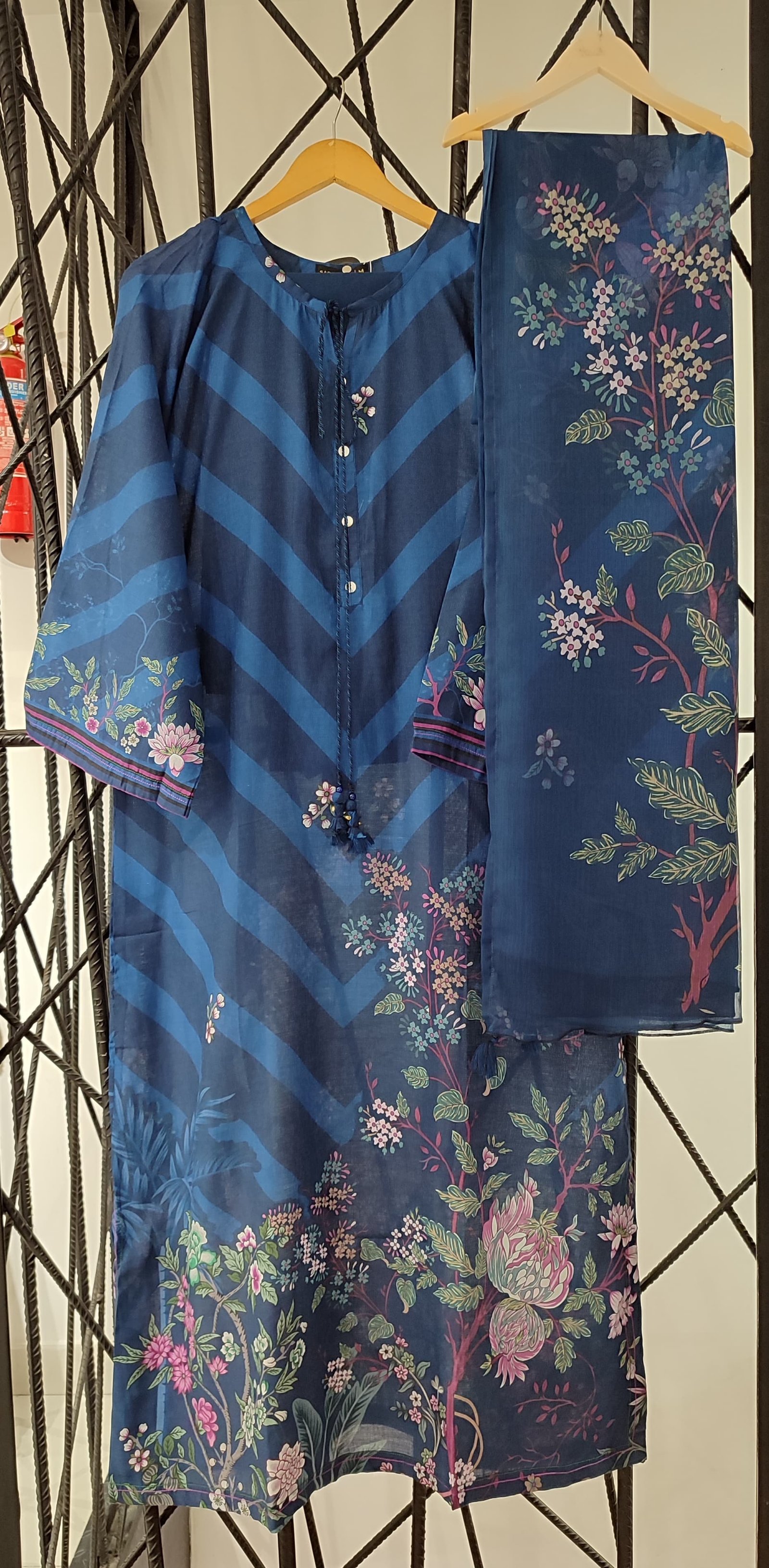 SADABAHAR PRINTED KAFTAN LAWN 3PEC — photo 4